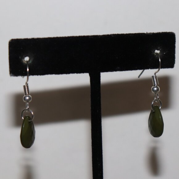 🌿 Silver & Olive-Green Dangle Earrings – 1.25" - Picture 1 of 4